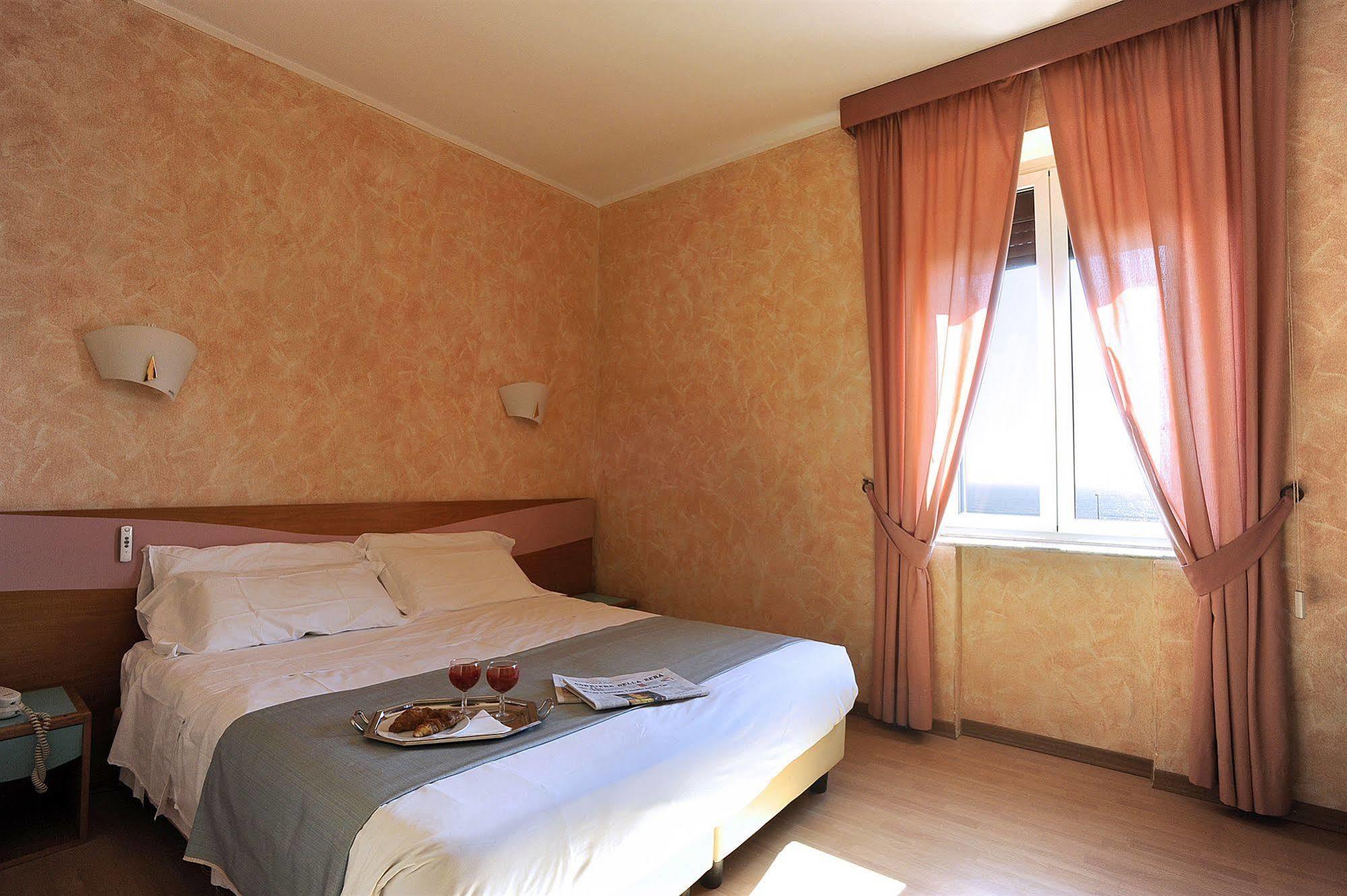 Hotel Bellavista ليدو دي أوستيا المظهر الخارجي الصورة