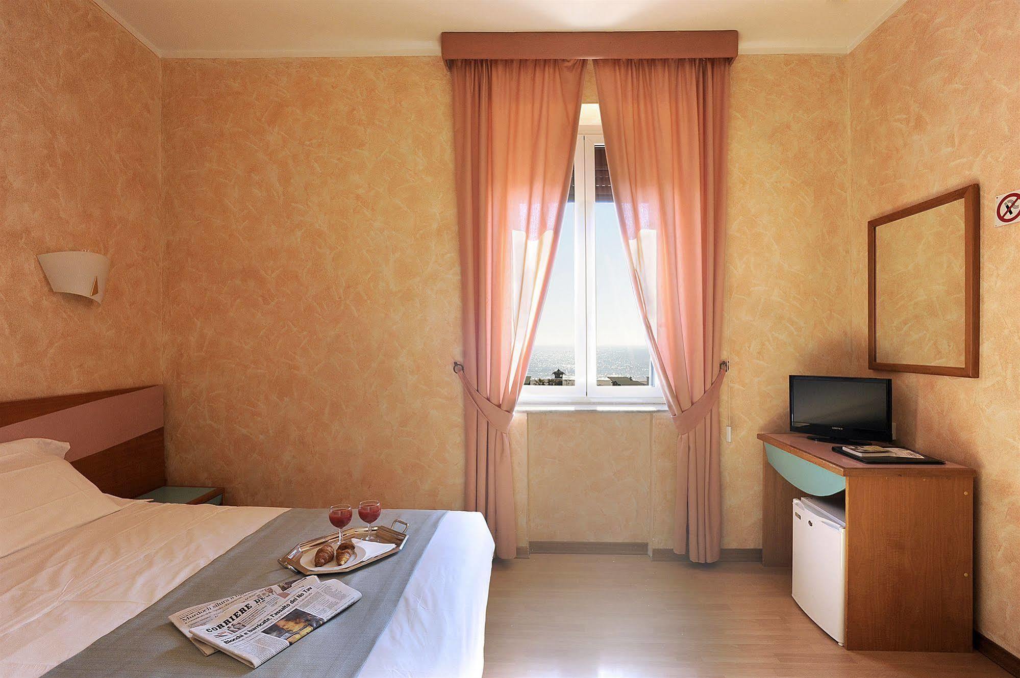 Hotel Bellavista ليدو دي أوستيا المظهر الخارجي الصورة